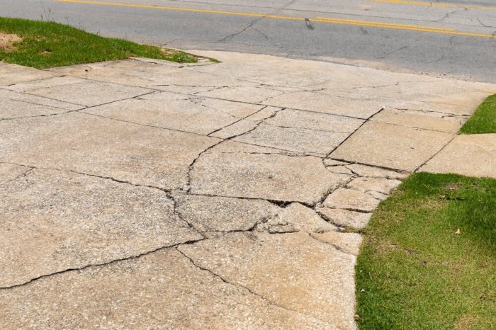 How to Repair Large Cracks in Concrete Driveway