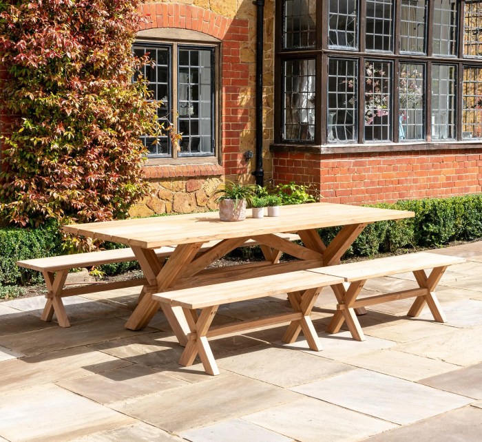 Teak Garden Dining Tables | Outdoor Dining Tables | Mr Teak